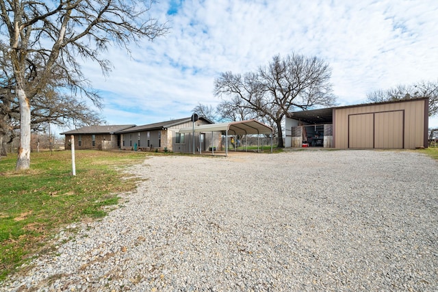 view of yard featuring a carport and an outdoor structure