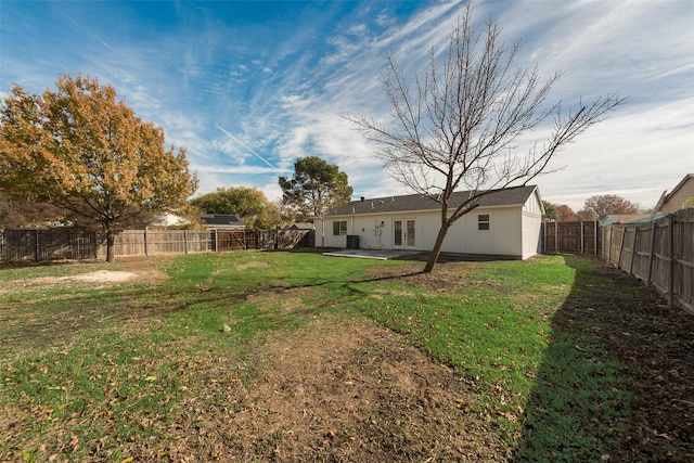 view of yard with a patio area