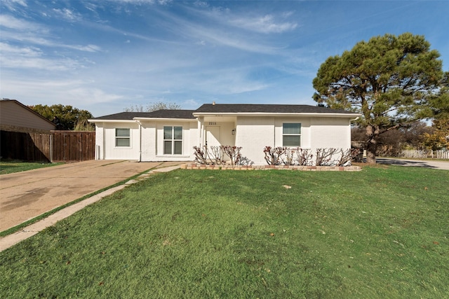 ranch-style home with a front yard