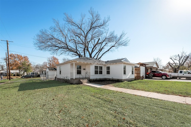 view of front of property with a front lawn