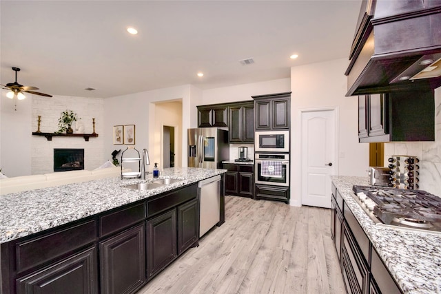 1927 Frediano Ln, Mclendon Chisholm, TX 75032 - kitchen with stainless steel appliances, a sink, premium range hood, a ceiling fan, and open floor plan