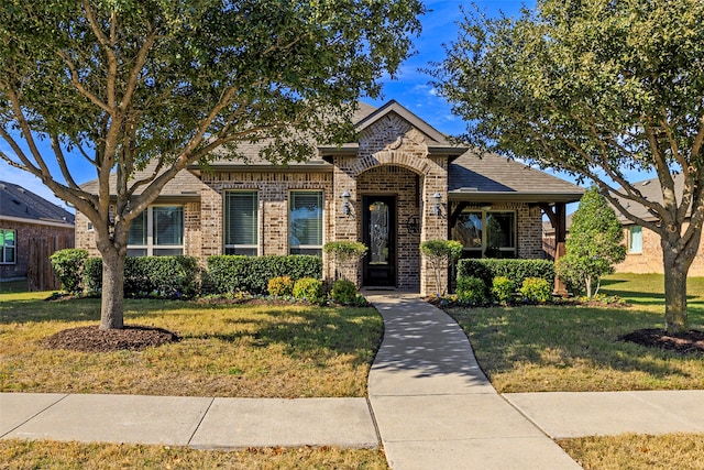 view of front of house with a front yard