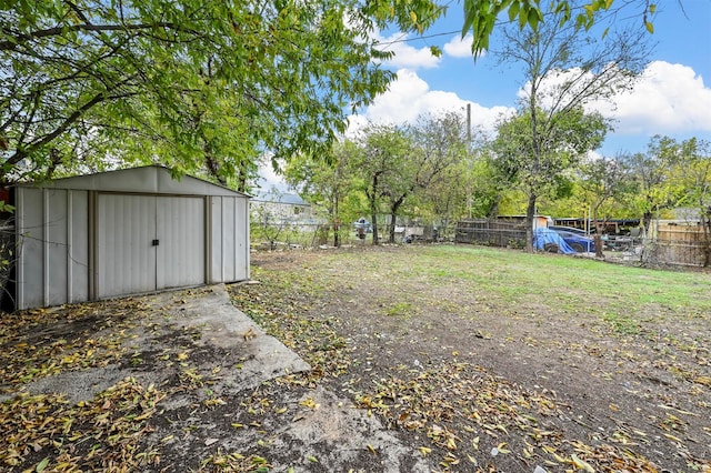 view of yard with a storage shed