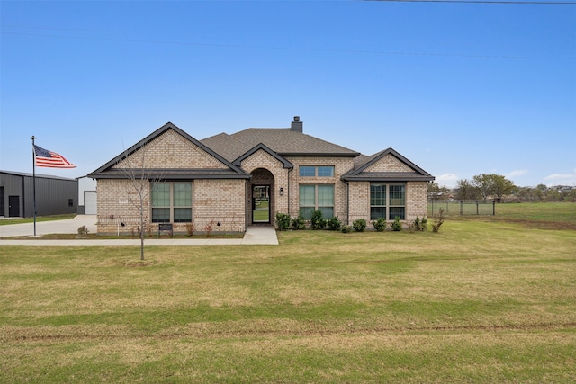 view of front facade with a front yard