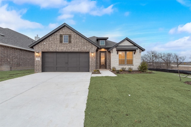 view of front facade with a garage and a front yard