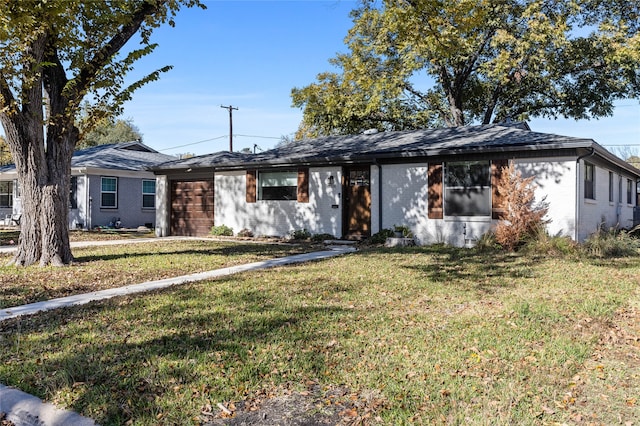 single story home with a front lawn