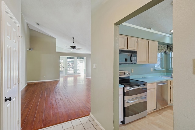 kitchen featuring sink, plenty of natural light, stainless steel appliances, and a textured ceiling