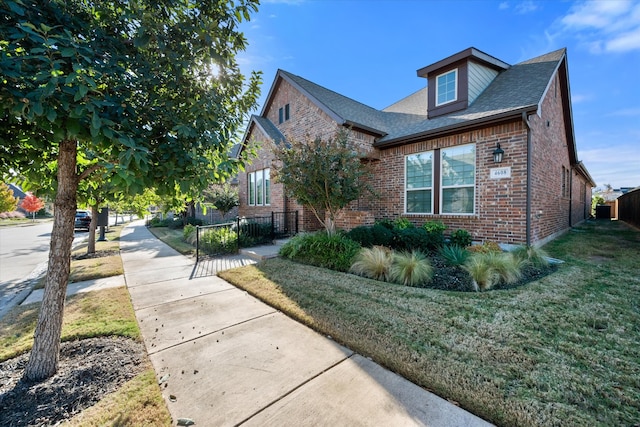 view of side of property featuring a lawn