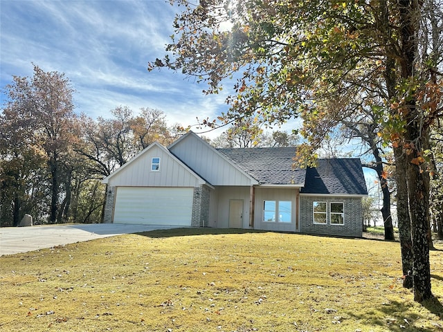 view of front facade with a garage and a front lawn