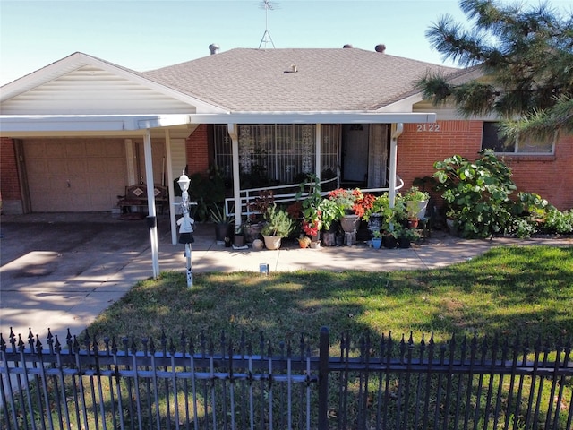 view of front facade with a front yard