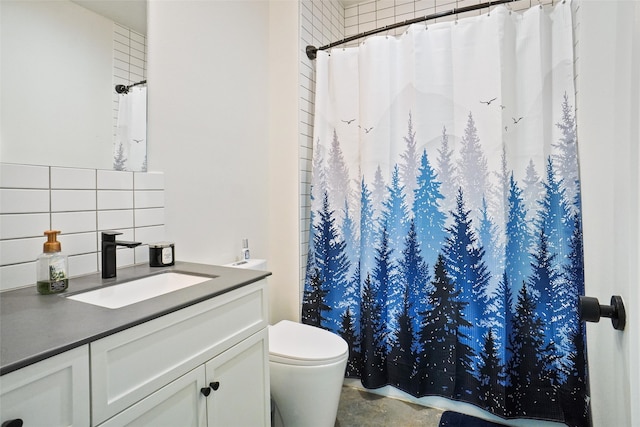 bathroom featuring backsplash, vanity, a shower with shower curtain, and toilet