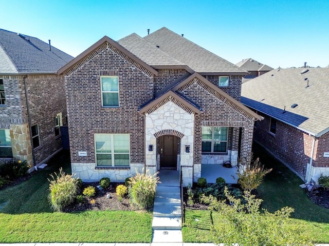 view of front of house with a front lawn