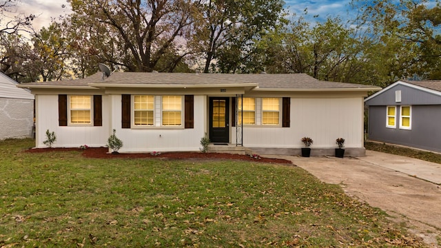 ranch-style home featuring a yard