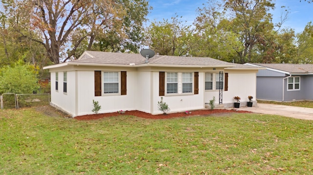 view of front of house with a front lawn