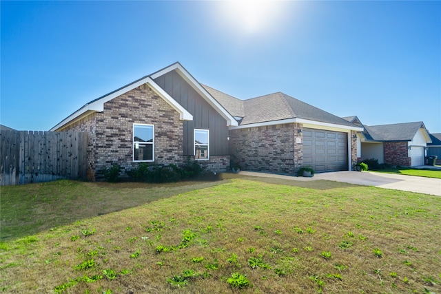 view of front of home featuring a front lawn and a garage