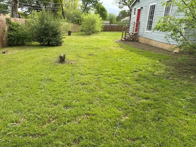 2517 Glencrest Dr, Fort Worth, TX 76119 - view of yard featuring entry steps
