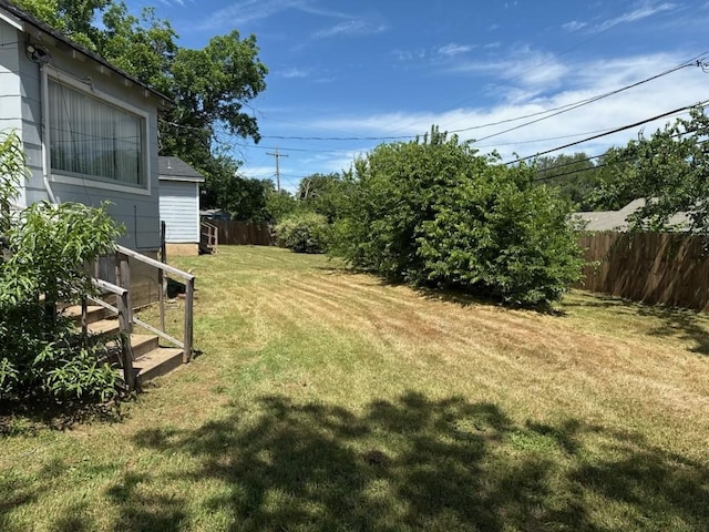 2517 Glencrest Dr, Fort Worth, TX 76119 - view of yard