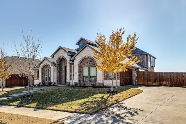 view of front of property featuring a garage and a front yard