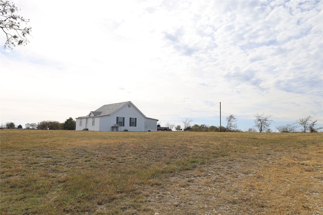 view of yard featuring a rural view