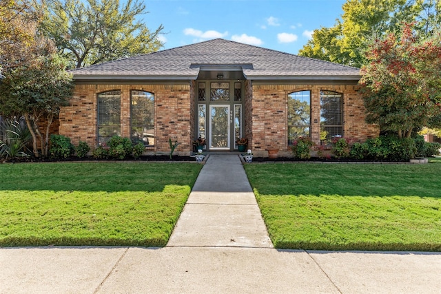 view of front of home with a front lawn