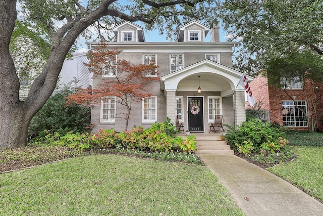 view of front facade with a front yard