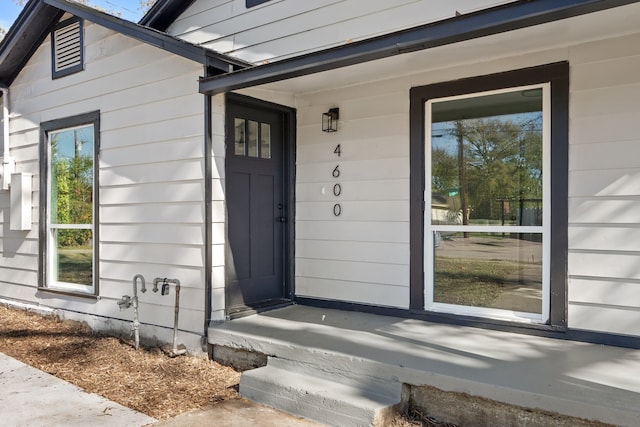 doorway to property featuring a porch