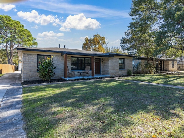 ranch-style house with a front yard