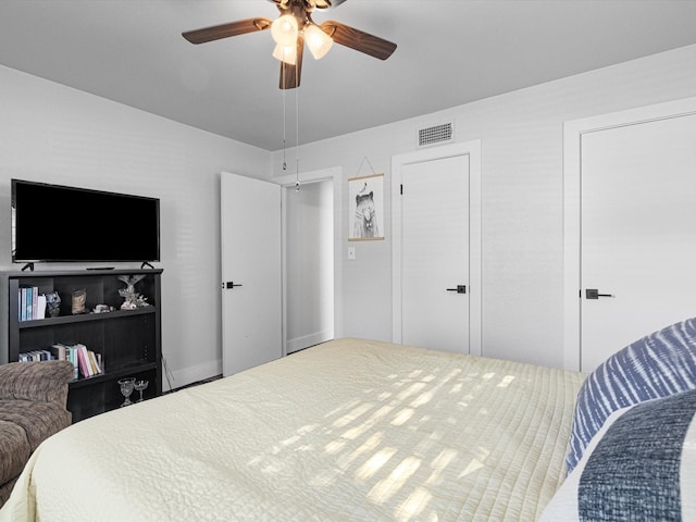 bedroom with ceiling fan