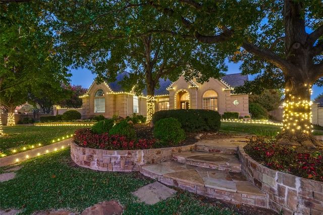 view of front of property with a front yard