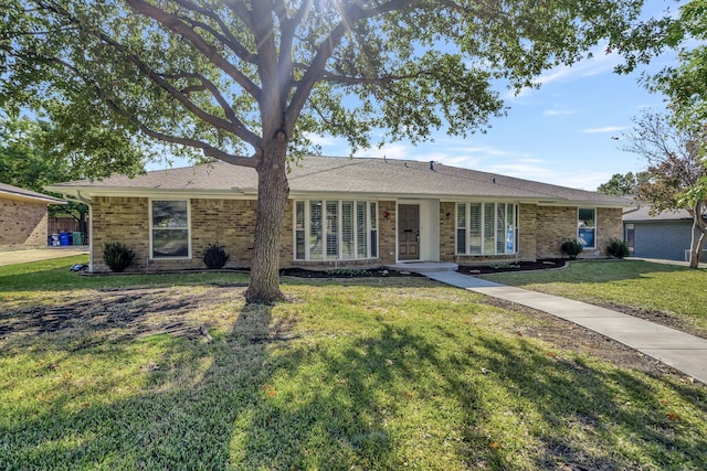 single story home featuring a front yard