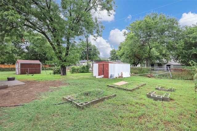 view of yard with a storage unit