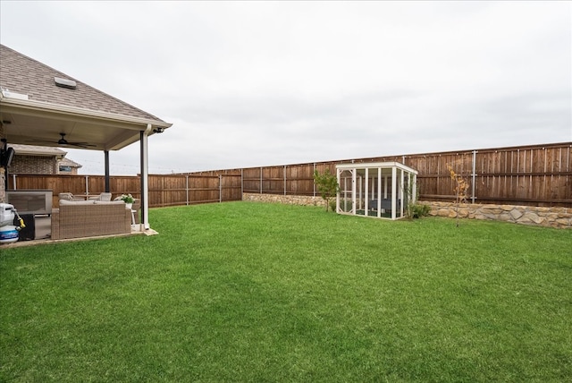 view of yard with outdoor lounge area and ceiling fan