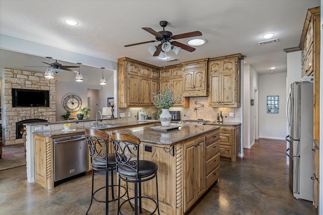 kitchen with a center island, sink, decorative backsplash, kitchen peninsula, and stainless steel appliances