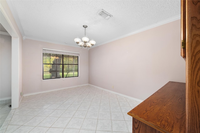 tiled spare room featuring crown molding, a textured ceiling, and an inviting chandelier