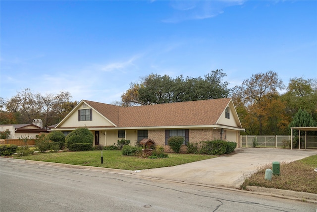 view of front of home featuring a front lawn and a garage