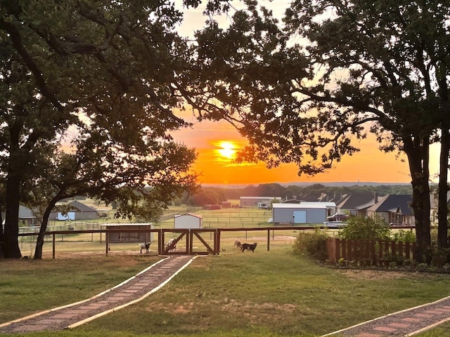 view of yard at dusk