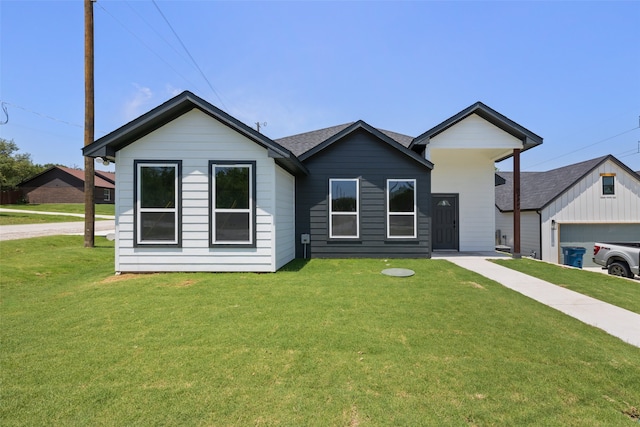 view of front facade with a front yard