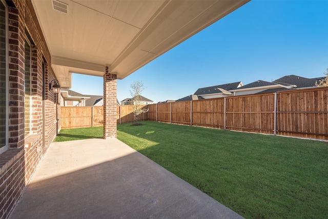 view of yard featuring a patio