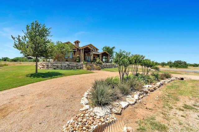 view of front of house featuring a front yard