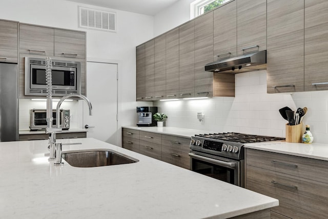 kitchen with sink, backsplash, and stainless steel appliances