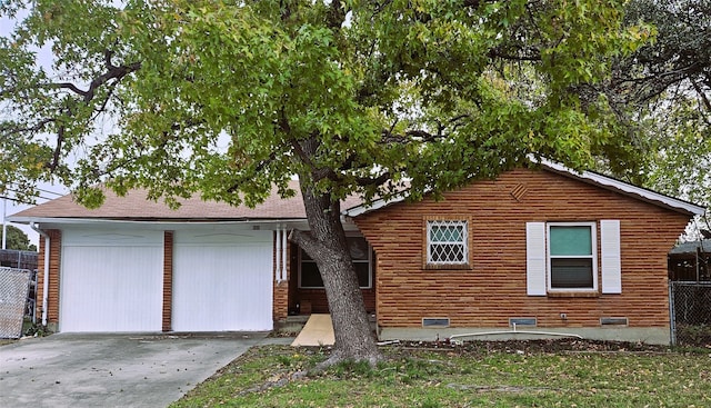 view of front facade with a garage