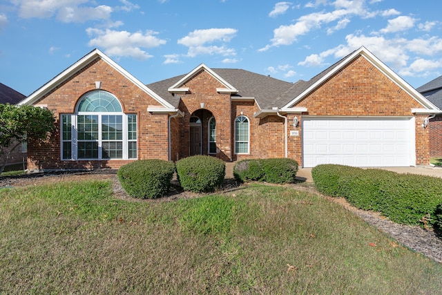 view of front property featuring a garage