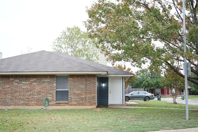 exterior space featuring a front yard