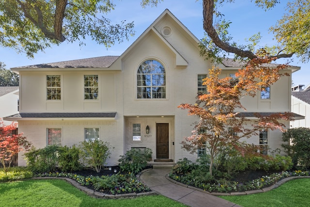 view of front of property with a front lawn