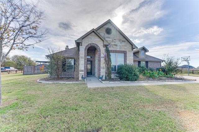 view of front facade with a front yard