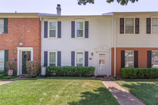 view of front of house with a front lawn