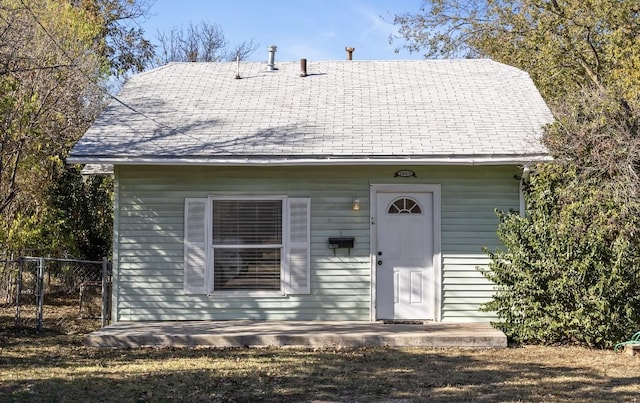 view of front of property featuring a patio