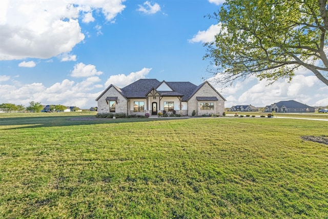 view of front of property featuring a front lawn