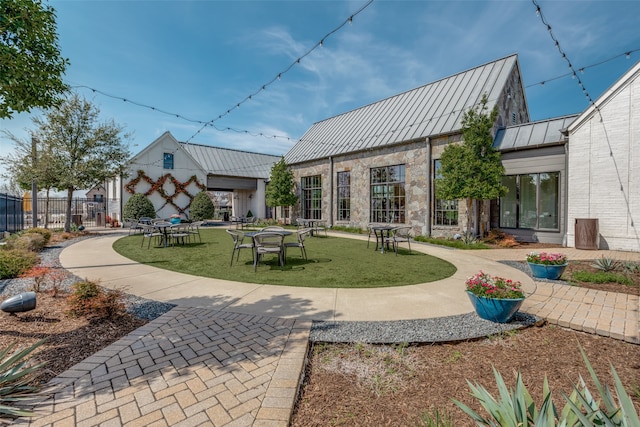 view of property's community featuring a lawn