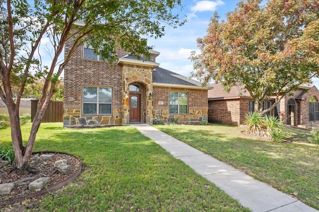 view of front of house featuring a front lawn